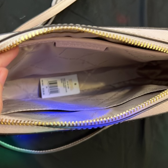 Michael Kors large crossbody - Picture 2 of 3